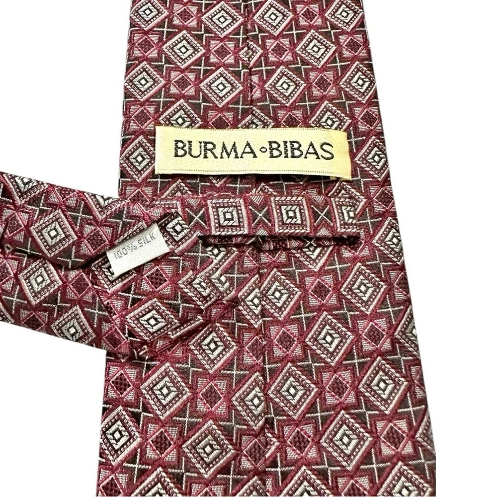 🌸Bruma Bibas- Red Geometric Print 100% Silk Tie